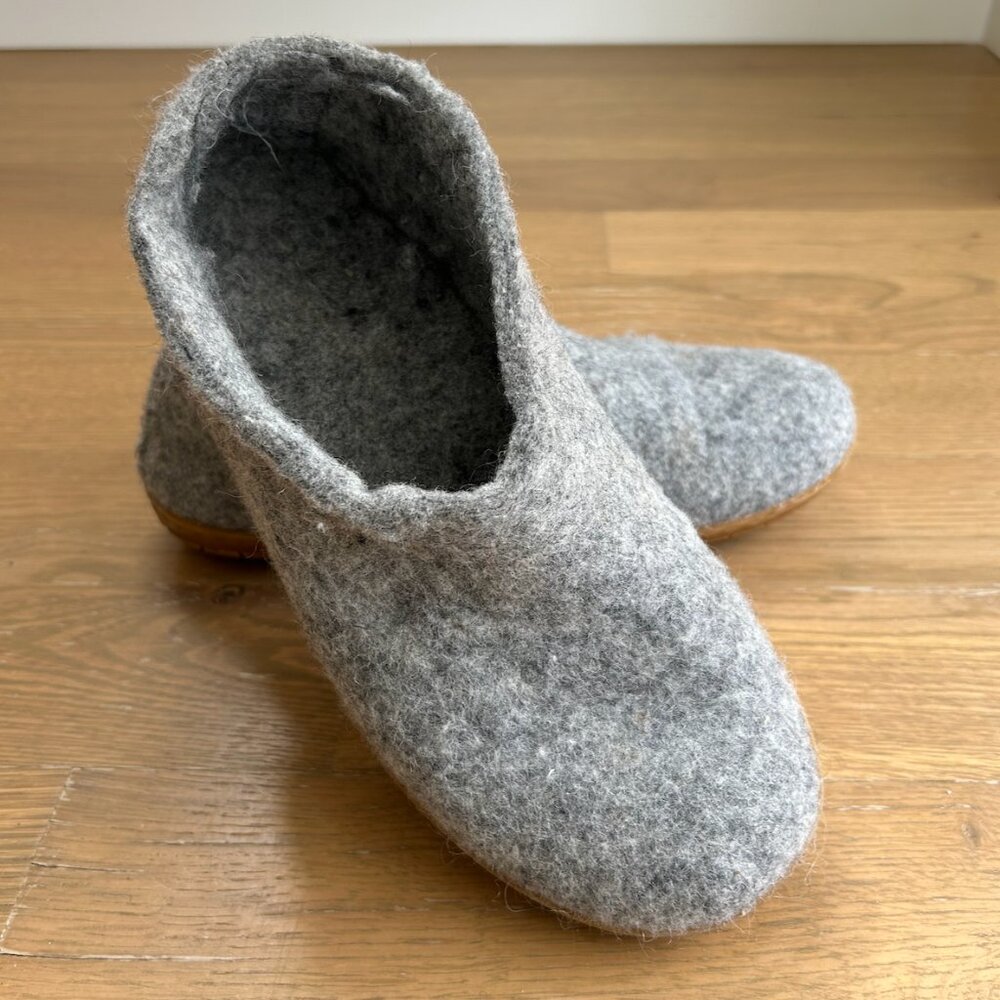 GLERUPS 100% WOOL SHOE WITH NATURAL RUBBER SOLE IN GREY (EU 40, US 9.5W/7M)